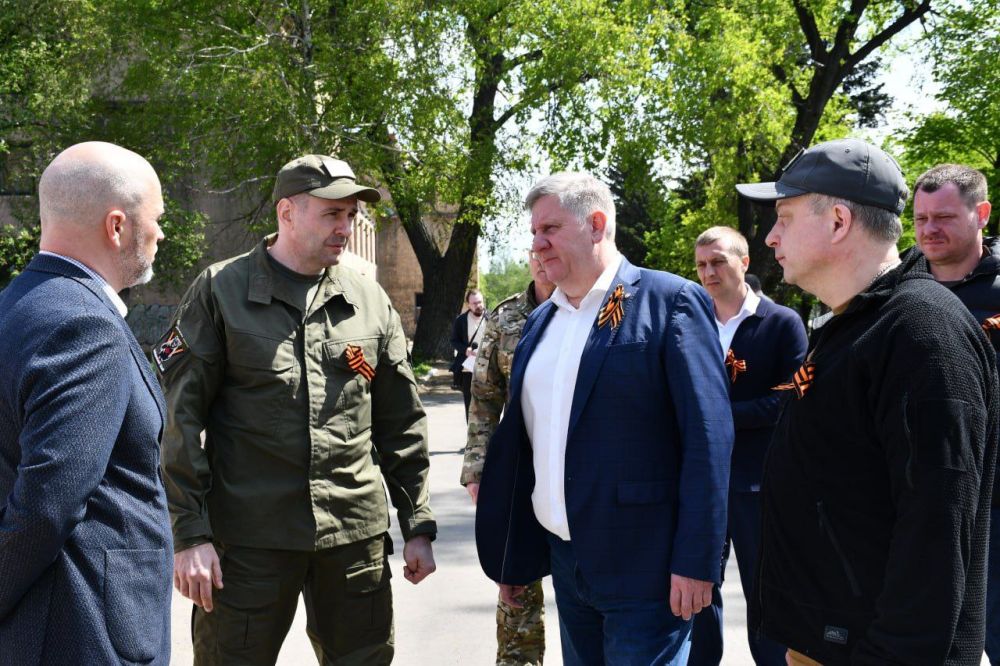 С большим интересом и пристальным вниманием к сделанному посетили гости восстановленный и подготовленный к открытию ФСК «Локомотив» С большим интересом и пристальным вниманием к сделанному посетили гости восстановленный и подготовленный к открытию ФСК «Локомотив»