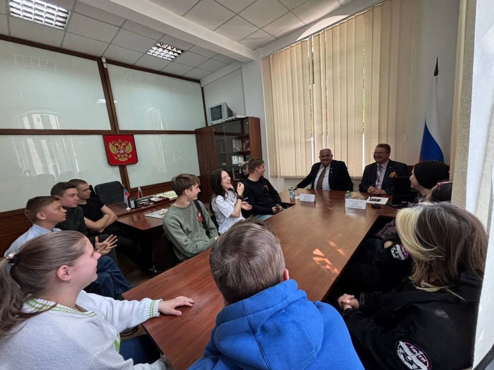 «ГосСтарт.Диалог». В рамках профориентационного проекта председатель Амвросиевского муниципального совета Шульга Александр Алексеевич и заместитель председателя Амвросиевского муниципального совета Толок Юрий Николаевич... «ГосСтарт.Диалог». В рамках профориентационного проекта председатель Амвросиевского муниципального совета Шульга Александр Алексеевич и заместитель председателя Амвросиевского муниципального совета Толок Юрий Николаевич...
