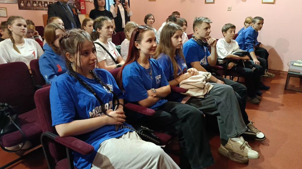 "Диалог на равных" с Викторией Тарасовой прошёл сегодня с молодёжью в ЦДЮТ "Диалог на равных" с Викторией Тарасовой прошёл сегодня с молодёжью в ЦДЮТ