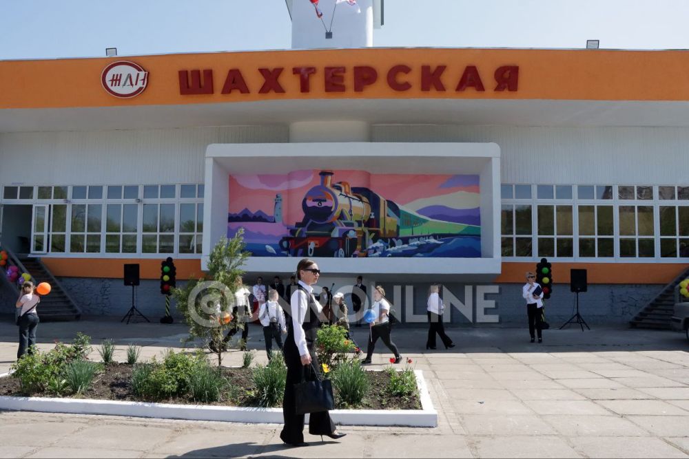 В Донецке торжественно открыли детскую железную дорогу В Донецке торжественно открыли детскую железную дорогу