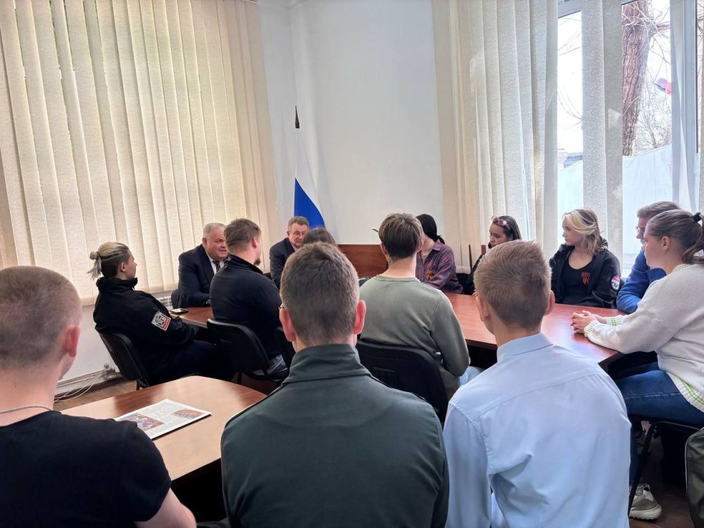 «ГосСтарт.Диалог». В рамках профориентационного проекта председатель Амвросиевского муниципального совета Шульга Александр Алексеевич и заместитель председателя Амвросиевского муниципального совета Толок Юрий Николаевич... «ГосСтарт.Диалог». В рамках профориентационного проекта председатель Амвросиевского муниципального совета Шульга Александр Алексеевич и заместитель председателя Амвросиевского муниципального совета Толок Юрий Николаевич...