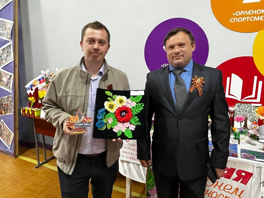 Приняв факел Харцызский Центр детского и юношеского творчества порадовал участников спортивной программы своей выставкой Приняв факел Харцызский Центр детского и юношеского творчества порадовал участников спортивной программы своей выставкой