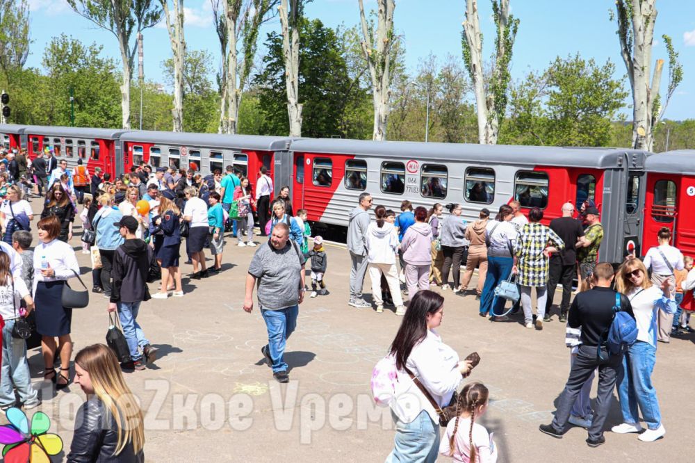 Народ соскучился: Детская железная дорога в Донецке встретила первых с начала СВО пассажиров Народ соскучился: Детская железная дорога в Донецке встретила первых с начала СВО пассажиров