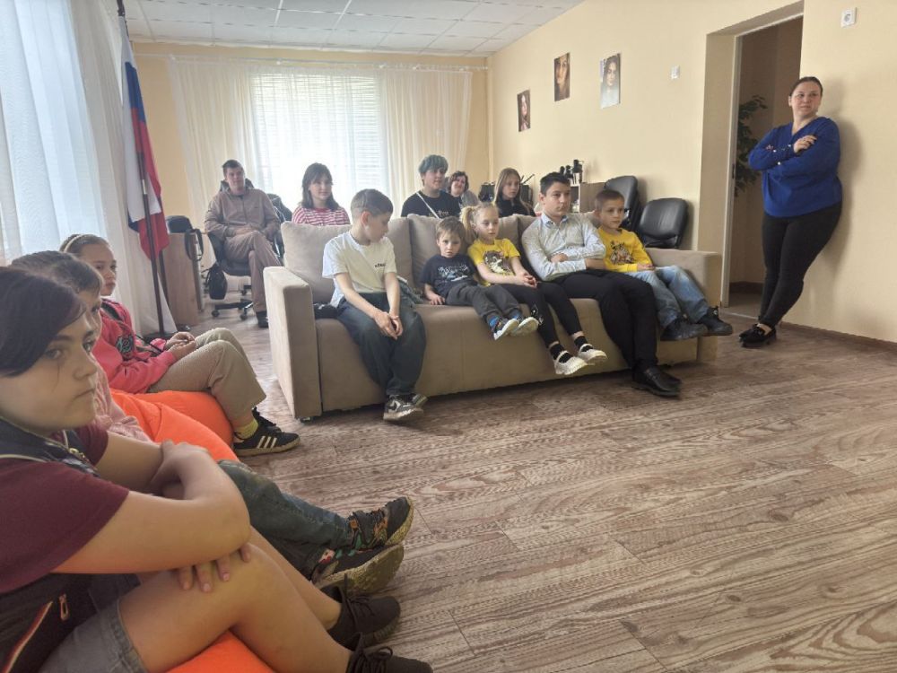 В Международный День весны, труда и мая, молодежный отдел имени Марии Пироговой провел яркую и увлекательную тематическую музыкально-развлекательную программу «Песенное поле» В Международный День весны, труда и мая, молодежный отдел имени Марии Пироговой провел яркую и увлекательную тематическую музыкально-развлекательную программу «Песенное поле»
