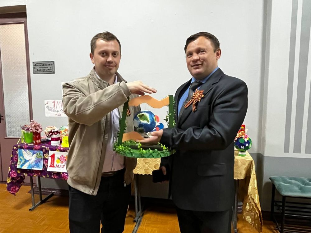 Приняв факел Харцызский Центр детского и юношеского творчества порадовал участников спортивной программы своей выставкой Приняв факел Харцызский Центр детского и юношеского творчества порадовал участников спортивной программы своей выставкой
