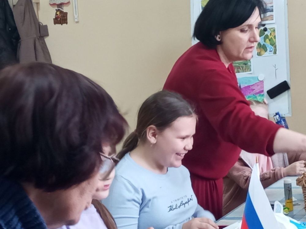 В рамках партийного проекта #КультураМалойРодины 01.05.2025 г. состоялся мастер-класс для детей «Майские цветы», посвященный празднику весны и труда В рамках партийного проекта #КультураМалойРодины 01.05.2025 г. состоялся мастер-класс для детей «Майские цветы», посвященный празднику весны и труда
