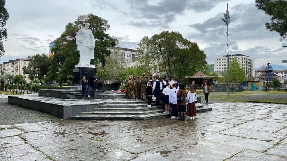 В Сухуме почтили память жертв трагедии в Одессе В Сухуме почтили память жертв трагедии в Одессе