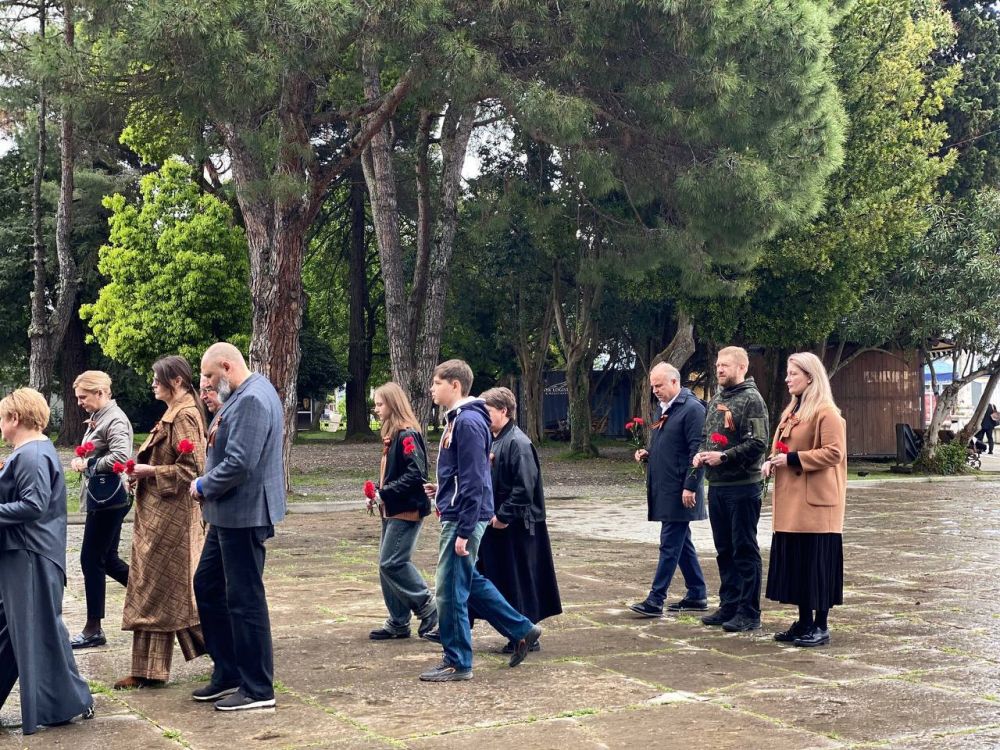 В Сухуме почтили память жертв трагедии в Одессе В Сухуме почтили память жертв трагедии в Одессе
