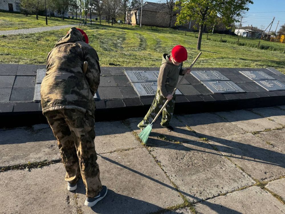 Юнармейский патруль в действии Юнармейский патруль в действии