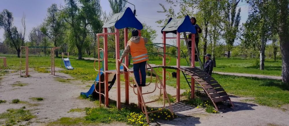 Игорь Мартынов: По поручению Главы Донецкой Народной Республики Дениса Пушилина городской округ Енакиево продолжает благоустраивать детские игровые и спортивные инфраструктуры Игорь Мартынов: По поручению Главы Донецкой Народной Республики Дениса Пушилина городской округ Енакиево продолжает благоустраивать детские игровые и спортивные инфраструктуры