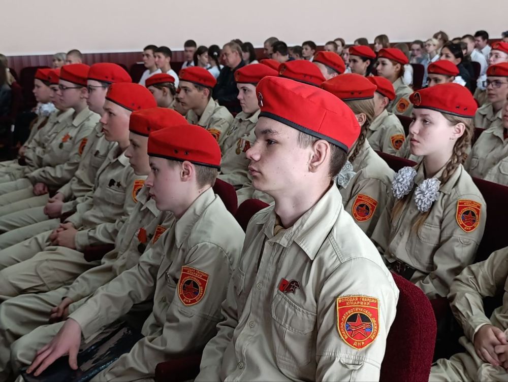 В Снежном открыли Школу молодого поисковика В Снежном открыли Школу молодого поисковика