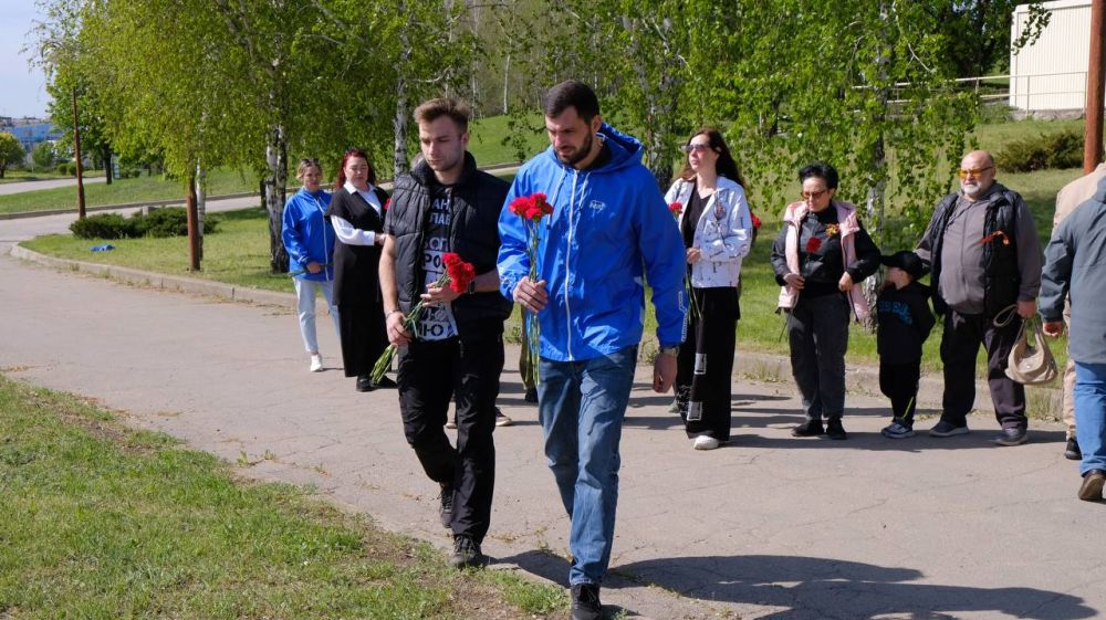 Память жива: в Донецке почтили жертв трагедии 2 мая в Одессе Память жива: в Донецке почтили жертв трагедии 2 мая в Одессе