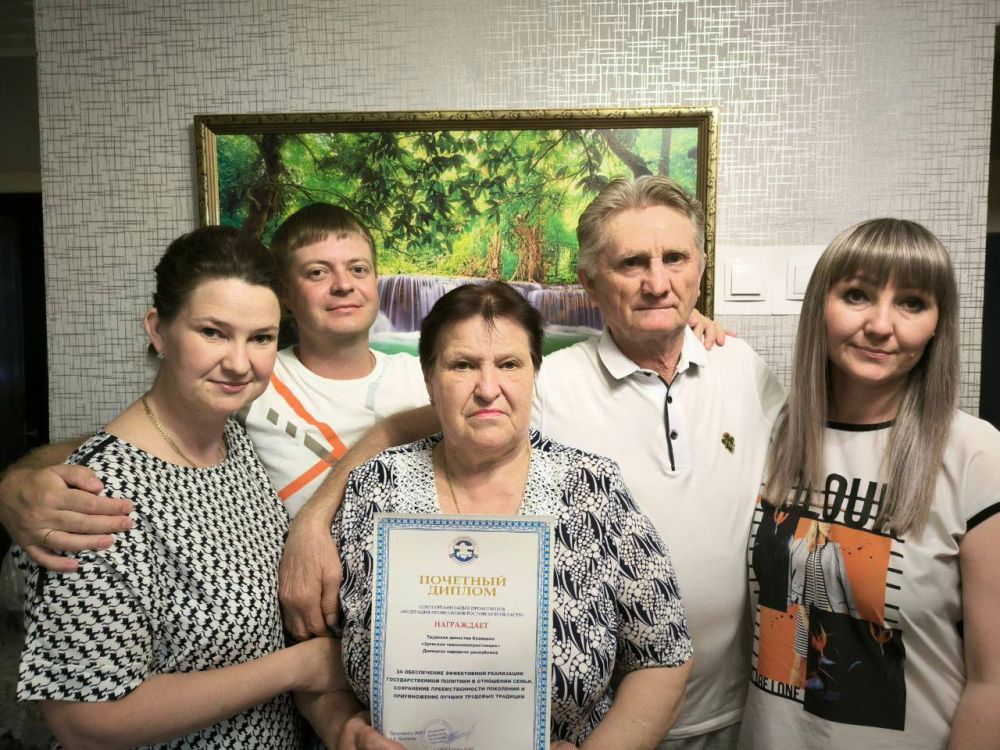Юлия Крюкова поздравила трудовые династии Республики с Днем труда Юлия Крюкова поздравила трудовые династии Республики с Днем труда