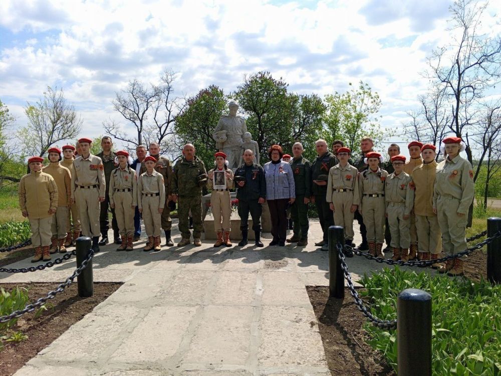 Юнармейцы отряда ВПК им.А.Арсененко и ВПК"Оплот" ВВПОД "МОЛОДАЯ ГВАРДИЯ -ЮНАРМИЯ" 01.05.2025 вместе с делегацией поисковиков Самарской области и с директором КУ «Снежнянский музей боевой славы» Щекочихиной Галиной Ивановной... Юнармейцы отряда ВПК им.А.Арсененко и ВПК"Оплот" ВВПОД "МОЛОДАЯ ГВАРДИЯ -ЮНАРМИЯ" 01.05.2025 вместе с делегацией поисковиков Самарской области и с директором КУ «Снежнянский музей боевой славы» Щекочихиной Галиной Ивановной...
