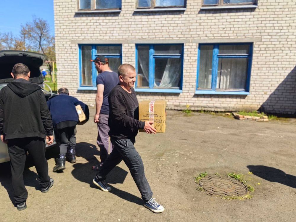 Министр ЖКХ Липецкой области передал гуманитарную помощь в ПВР Володарского округа Министр ЖКХ Липецкой области передал гуманитарную помощь в ПВР Володарского округа