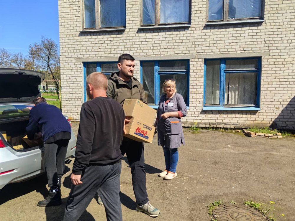 Министр ЖКХ Липецкой области передал гуманитарную помощь в ПВР Володарского округа Министр ЖКХ Липецкой области передал гуманитарную помощь в ПВР Володарского округа