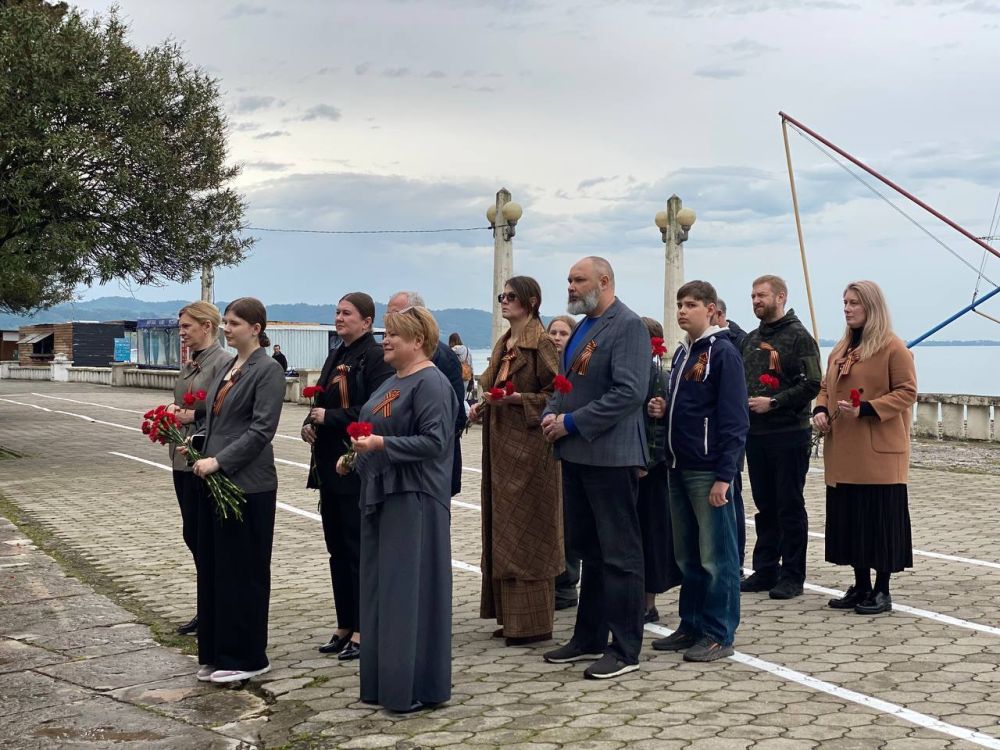 В Сухуме почтили память жертв трагедии в Одессе В Сухуме почтили память жертв трагедии в Одессе