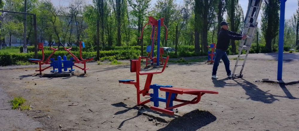 Игорь Мартынов: По поручению Главы Донецкой Народной Республики Дениса Пушилина городской округ Енакиево продолжает благоустраивать детские игровые и спортивные инфраструктуры Игорь Мартынов: По поручению Главы Донецкой Народной Республики Дениса Пушилина городской округ Енакиево продолжает благоустраивать детские игровые и спортивные инфраструктуры