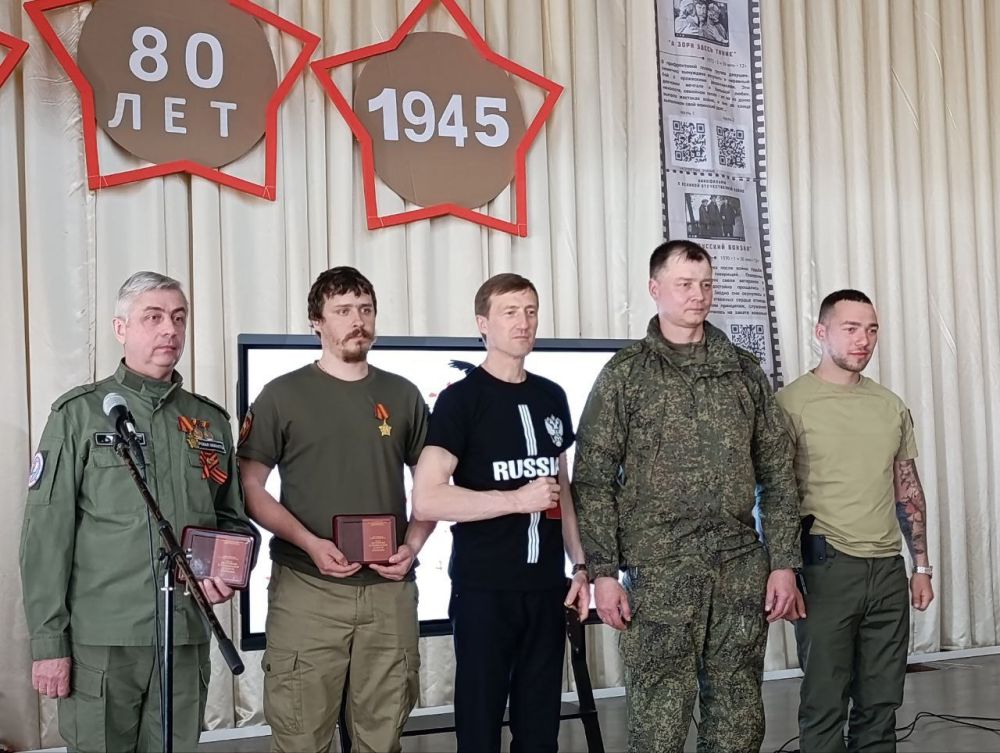 В Снежном открыли Школу молодого поисковика В Снежном открыли Школу молодого поисковика