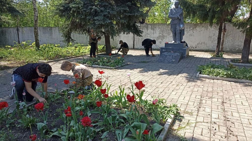 "Верни Герою имя". 1 мая, юнармейцы ВПК "Гвардейцы Донбасса 115 города Донецк": Штиенко Владислав "Верни Герою имя". 1 мая, юнармейцы ВПК "Гвардейцы Донбасса 115 города Донецк": Штиенко Владислав