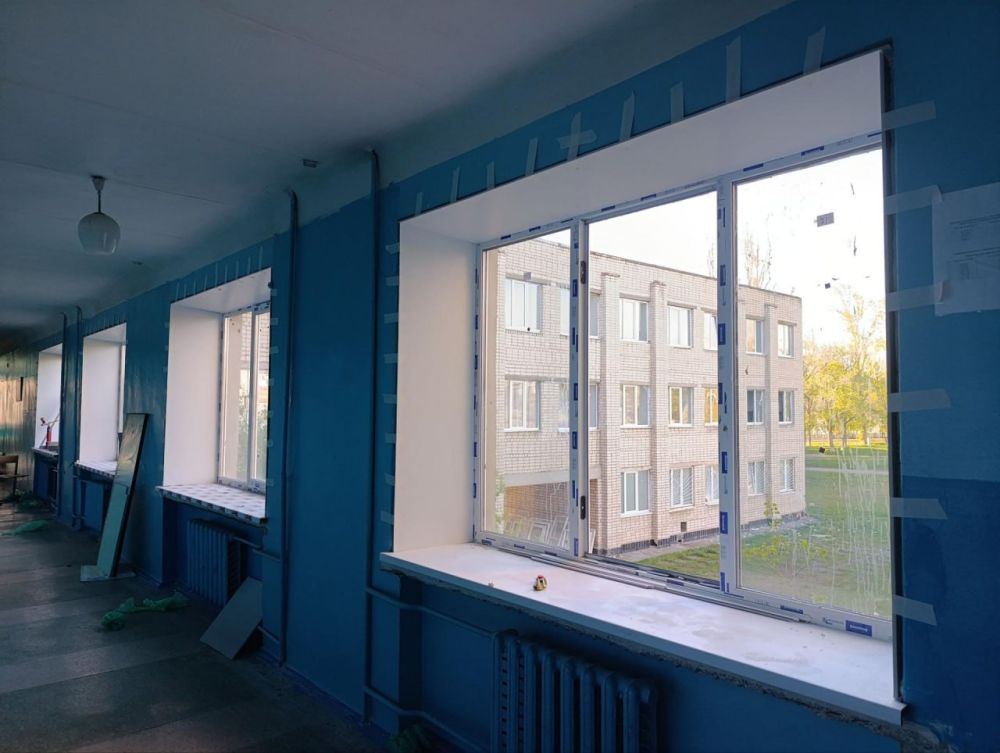 Нижегородские подрядчики поменяли окна в средней школе № 17 Зугрэса Нижегородские подрядчики поменяли окна в средней школе № 17 Зугрэса