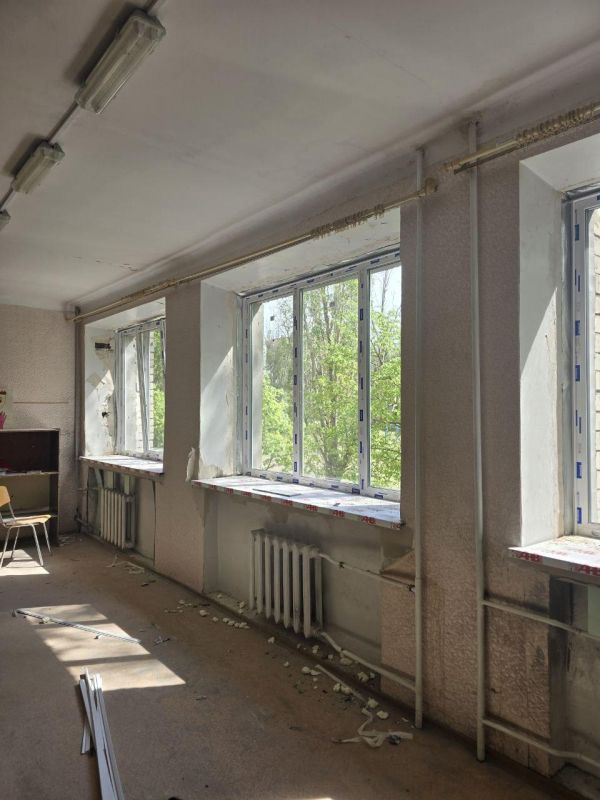 Нижегородские подрядчики поменяли окна в средней школе № 17 Зугрэса Нижегородские подрядчики поменяли окна в средней школе № 17 Зугрэса