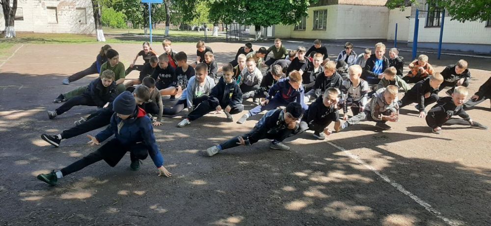Спортивное Енакиево. Спортивная школа администрации города Енакиево активно участвует в проекте «Добрые соседи» партии «Единая Россия» и ежегодной акции «Международный день соседей» Спортивное Енакиево. Спортивная школа администрации города Енакиево активно участвует в проекте «Добрые соседи» партии «Единая Россия» и ежегодной акции «Международный день соседей»