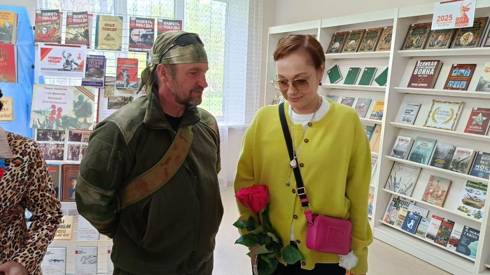 Актриса Виктория Тарасова встретилась с подопечными отделения фонда «Защитники Отечества» в Харцызске Актриса Виктория Тарасова встретилась с подопечными отделения фонда «Защитники Отечества» в Харцызске