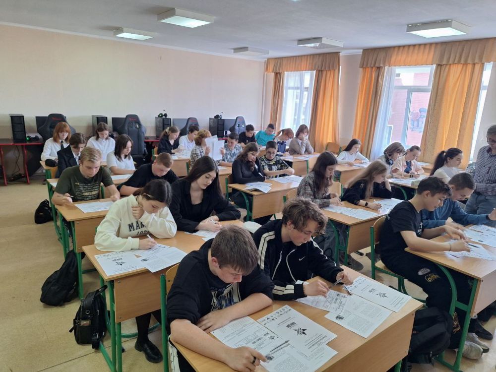 В преддверии празднования Дня Победы на базе трех участковых избирательных комиссий - УИК № 222, 223 и 224 - прошел международный исторический диктант "Диктант Победы" В преддверии празднования Дня Победы на базе трех участковых избирательных комиссий - УИК № 222, 223 и 224 - прошел международный исторический диктант "Диктант Победы"