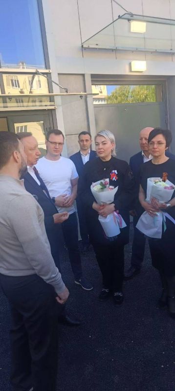 Вчера в ходе визита в Мариуполь Губернатора Санкт-Петербурга Александра Дмитриевича Беглова вместе с Главой Республики Денисом Владимировичем Пушилиным с гордостью продемонстрировали с Дмитрием Анатольевичем Гарцевым... Вчера в ходе визита в Мариуполь Губернатора Санкт-Петербурга Александра Дмитриевича Беглова вместе с Главой Республики Денисом Владимировичем Пушилиным с гордостью продемонстрировали с Дмитрием Анатольевичем Гарцевым...