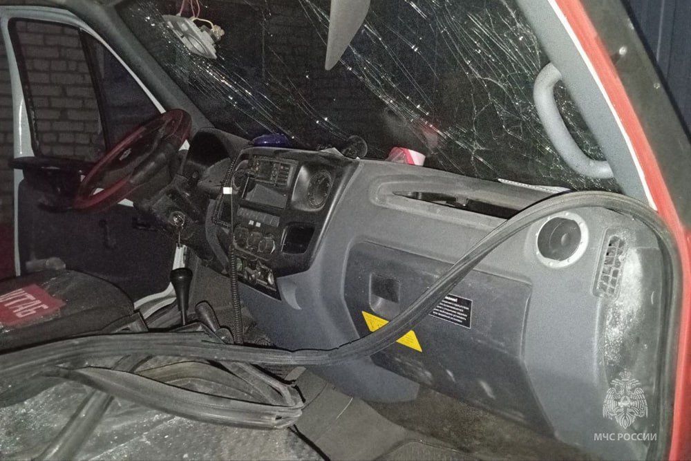 Фото автомобиля, поврежденного в результате атаки БПЛА в Горловке Фото автомобиля, поврежденного в результате атаки БПЛА в Горловке