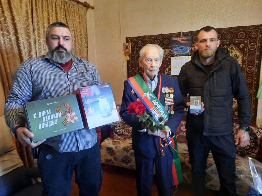 Поздравление с 101-й годовщиной со Дня рождения! Поздравление с 101-й годовщиной со Дня рождения!