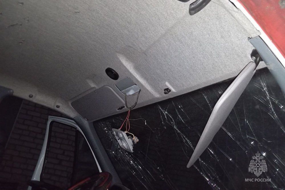 Фото автомобиля, поврежденного в результате атаки БПЛА в Горловке Фото автомобиля, поврежденного в результате атаки БПЛА в Горловке
