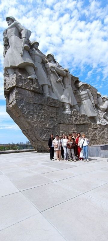 Школьники Ждановки посетили «Самбекские высоты» Школьники Ждановки посетили «Самбекские высоты»