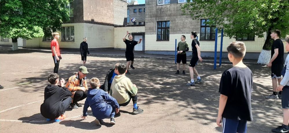 Спортивное Енакиево. Спортивная школа администрации города Енакиево активно участвует в проекте «Добрые соседи» партии «Единая Россия» и ежегодной акции «Международный день соседей» Спортивное Енакиево. Спортивная школа администрации города Енакиево активно участвует в проекте «Добрые соседи» партии «Единая Россия» и ежегодной акции «Международный день соседей»