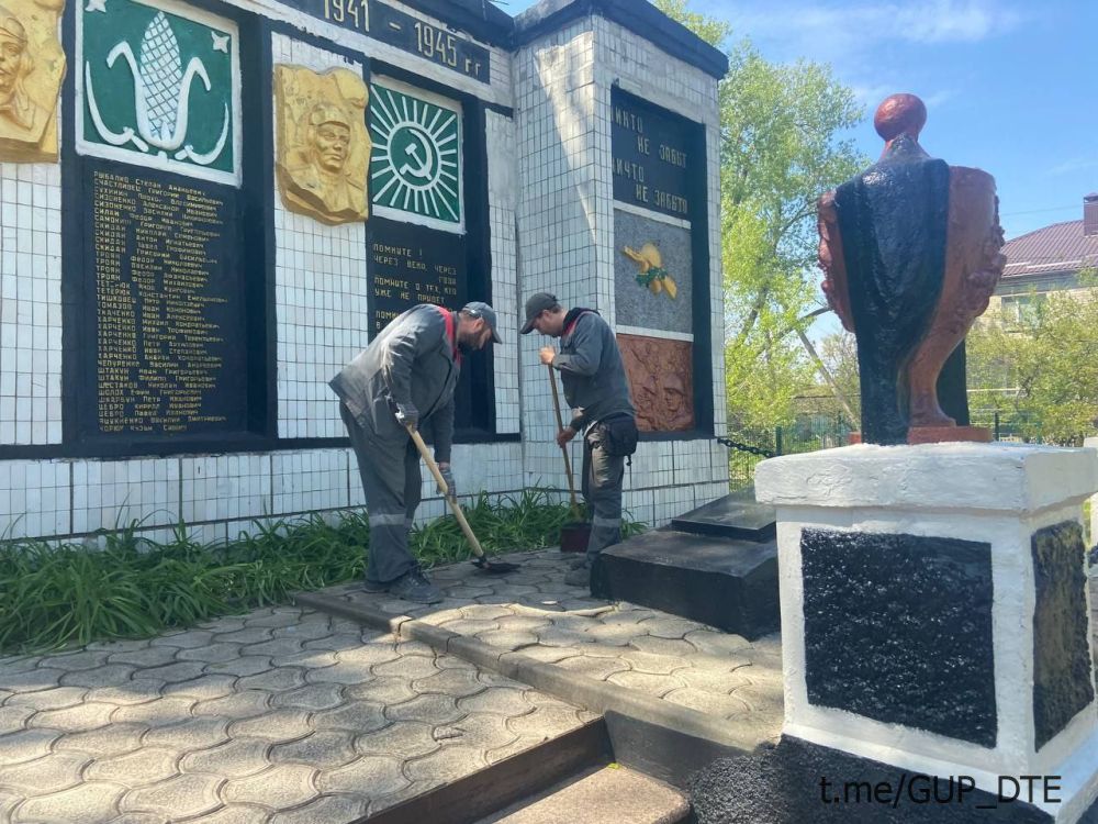 СОТРУДНИКИ ФИЛИАЛА «ВОЛНОВАХАТЕПЛОСЕТЬ» БЛАГОУСТРОИЛИ ТЕРРИТОРИЮ ПАМЯТНИКА В П. ОКТЯБРЬСКИЙ СОТРУДНИКИ ФИЛИАЛА «ВОЛНОВАХАТЕПЛОСЕТЬ» БЛАГОУСТРОИЛИ ТЕРРИТОРИЮ ПАМЯТНИКА В П. ОКТЯБРЬСКИЙ