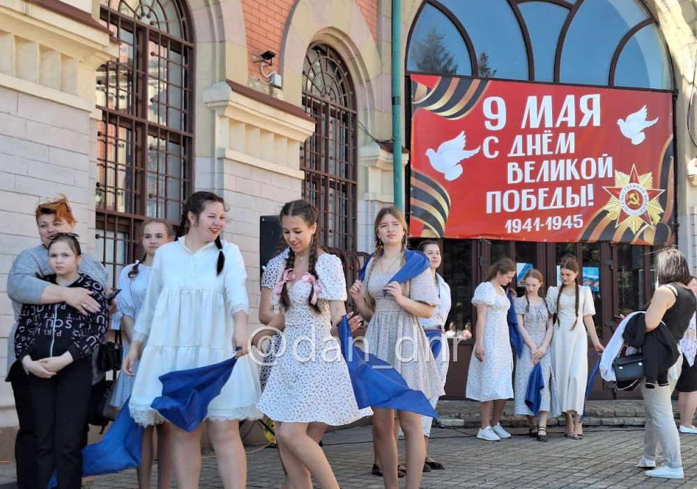 80 пар станцевали вальс Победы в Дебальцево 80 пар станцевали вальс Победы в Дебальцево