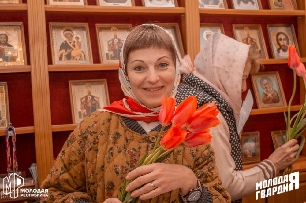 Волонтёры поздравили женщин с Днём жён-мироносиц Волонтёры поздравили женщин с Днём жён-мироносиц