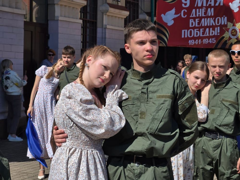 4 мая в городе Дебальцево прошёл Вальс Победы, приуроченный к знаменательной дате — 80-летию Победы в Великой Отечественной войне 4 мая в городе Дебальцево прошёл Вальс Победы, приуроченный к знаменательной дате — 80-летию Победы в Великой Отечественной войне
