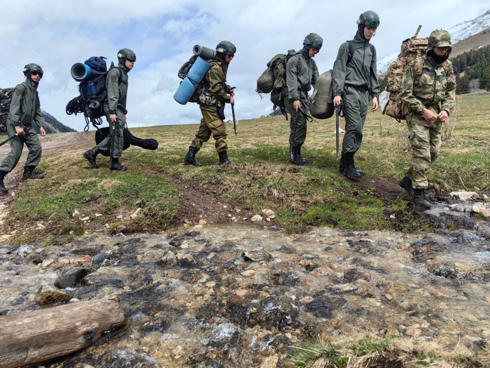 Юнармейцы Донецкой Народной Республики приняли участие в военно-патриотической экспедиции "Белая тропа" Юнармейцы Донецкой Народной Республики приняли участие в военно-патриотической экспедиции "Белая тропа"