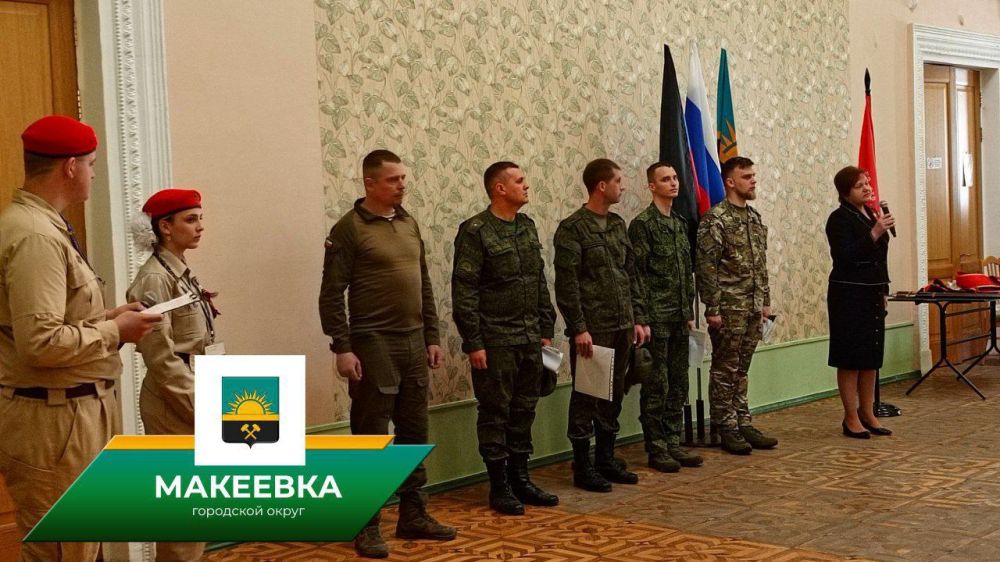 Юнармейцы Макеевки заняли I место в региональном смотре-конкурсе знамённых групп Юнармейцы Макеевки заняли I место в региональном смотре-конкурсе знамённых групп