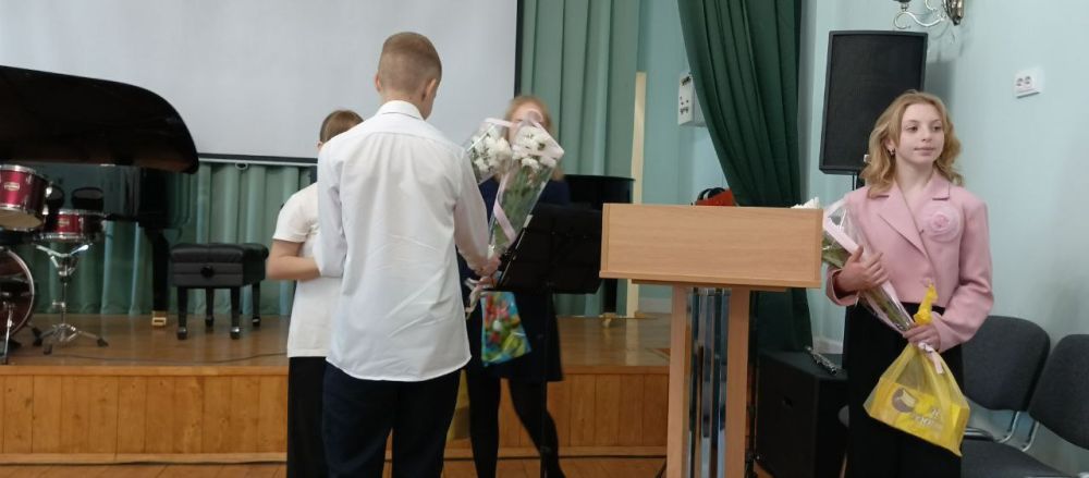 В КОНЦЕРТНОМ ЗАЛЕ Волновахской детской школы искусств звучала флейта В КОНЦЕРТНОМ ЗАЛЕ Волновахской детской школы искусств звучала флейта