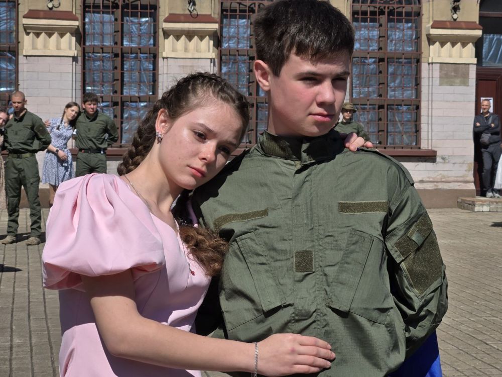 Сергей Желновач: В городе Дебальцево при поддержке Молодой Республики состоялась патриотическая акция "Вальс Победы" Сергей Желновач: В городе Дебальцево при поддержке Молодой Республики состоялась патриотическая акция "Вальс Победы"