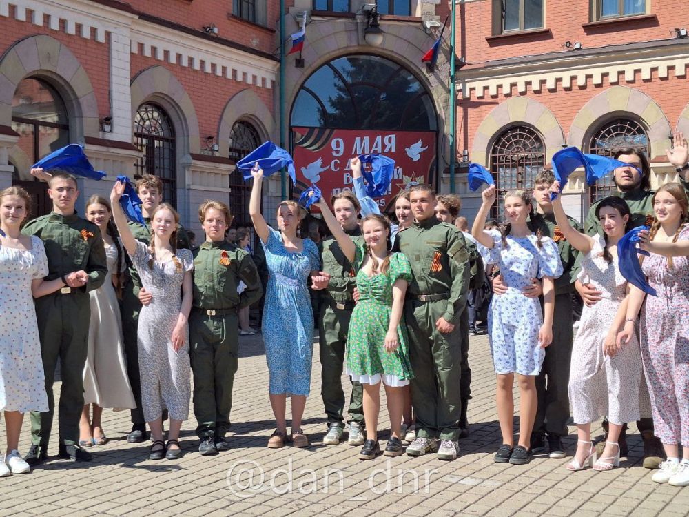 80 пар станцевали вальс Победы в Дебальцево 80 пар станцевали вальс Победы в Дебальцево