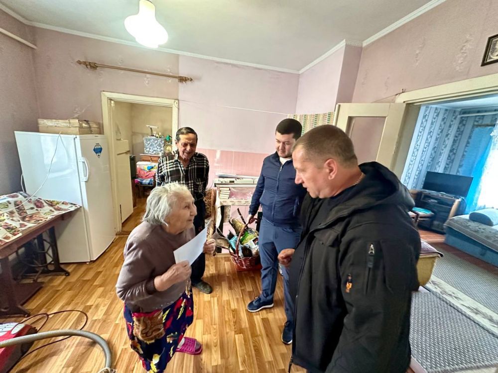 По поручению Губернатора Чукотского автономного округа Кузнецова В.Г., совместно с заместителем администрации главы г.о.Дебальцево, Бессараб В.И., поздравили участников Великой Отечественной войны проживающих на подшефной... По поручению Губернатора Чукотского автономного округа Кузнецова В.Г., совместно с заместителем администрации главы г.о.Дебальцево, Бессараб В.И., поздравили участников Великой Отечественной войны проживающих на подшефной...