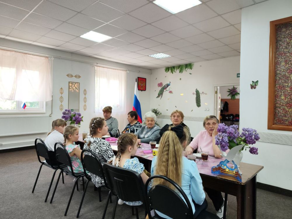 В клубе пгт Карло-Марксово»прошла встреча с детьми, пережившими Великую Отечественную войну, в рамках мероприятий приуроченных 80-летию Победы В клубе пгт Карло-Марксово»прошла встреча с детьми, пережившими Великую Отечественную войну, в рамках мероприятий приуроченных 80-летию Победы