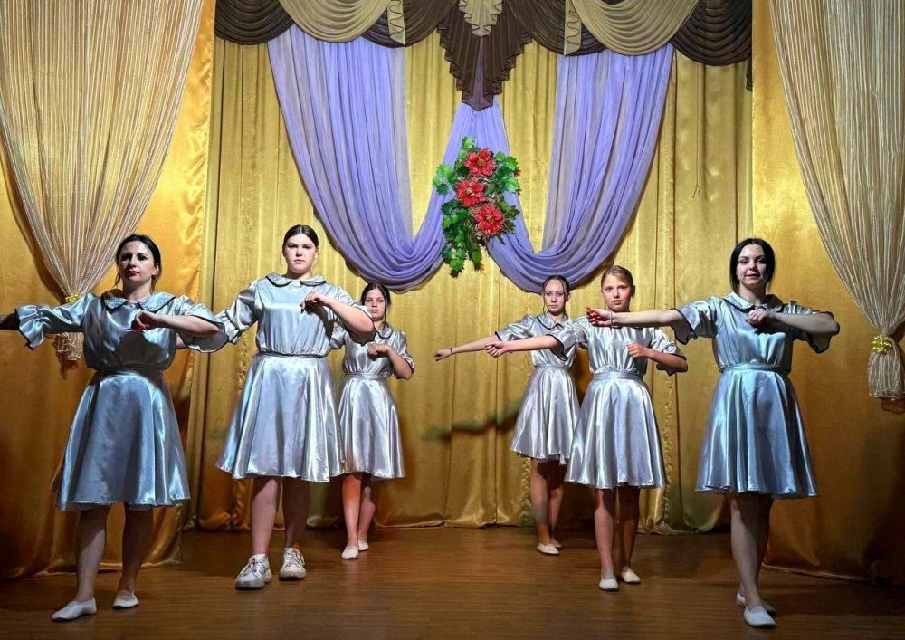 30 апреля , в МБУ «Клуб пгт.Грузско-Зорянское г.Макеевки» прошел праздничный концерт «Первомай-день труда и весны!» 30 апреля , в МБУ «Клуб пгт.Грузско-Зорянское г.Макеевки» прошел праздничный концерт «Первомай-день труда и весны!»
