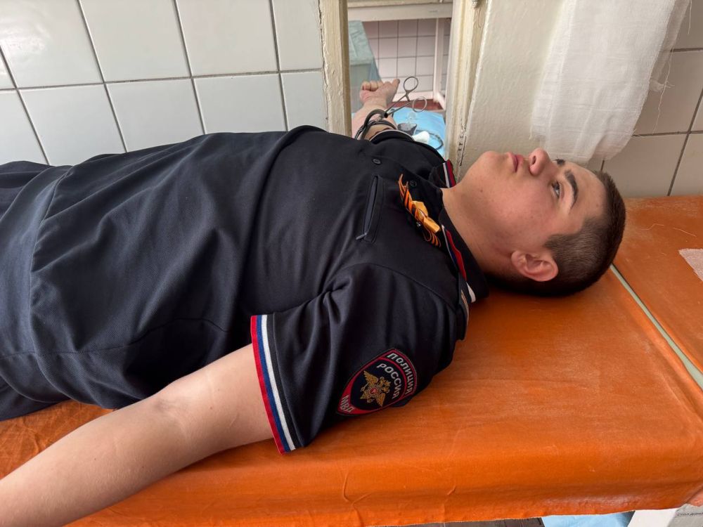 В Торезе полицейские сдали кровь В Торезе полицейские сдали кровь