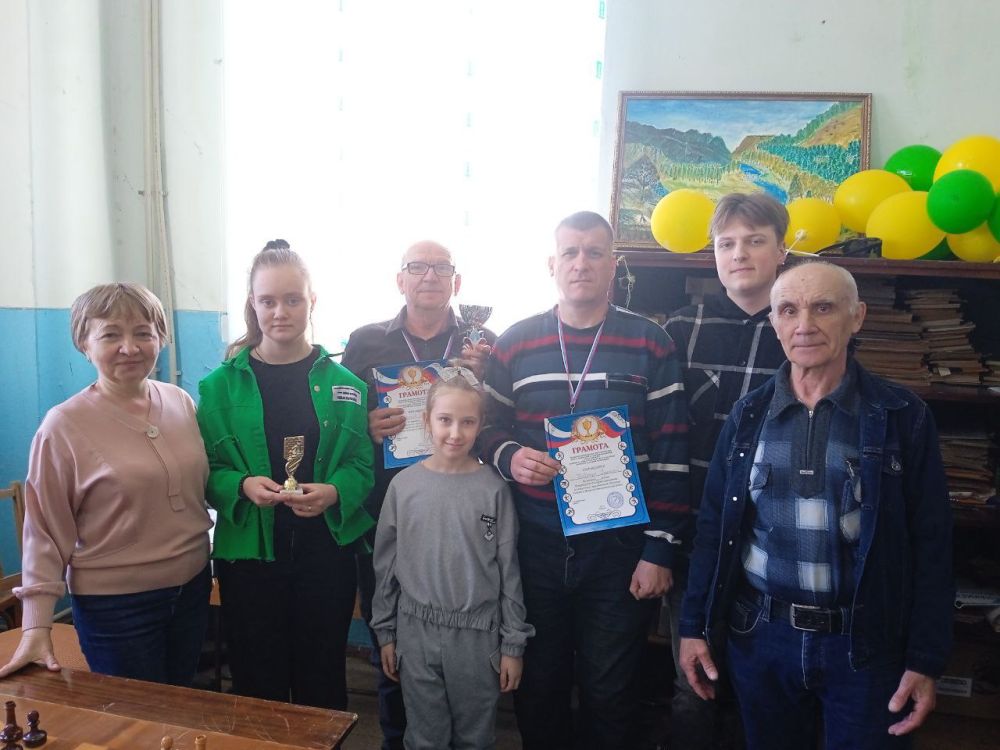 Турнир по шахматам. 3 мая в клубе "Металлург" царила атмосфера напряженного соперничества и интеллектуального азарта Турнир по шахматам. 3 мая в клубе "Металлург" царила атмосфера напряженного соперничества и интеллектуального азарта