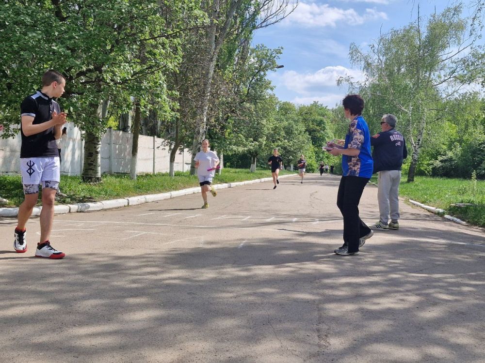 5 мая 2025 года в городском парке им. Чехова прошла Харцызская городская легкоатлетическая эстафета среди учебных заведений, посвященная Дню Победы 5 мая 2025 года в городском парке им. Чехова прошла Харцызская городская легкоатлетическая эстафета среди учебных заведений, посвященная Дню Победы